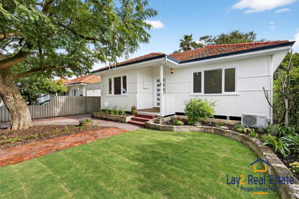 Spacious Family Living in an Exclusive Bayswater Cul-de-Sac Enclave - Image 2