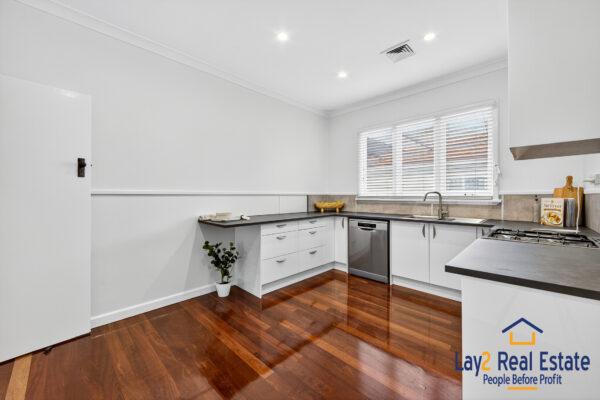 Spacious Family Living in an Exclusive Bayswater Cul-de-Sac Enclave - Image 12