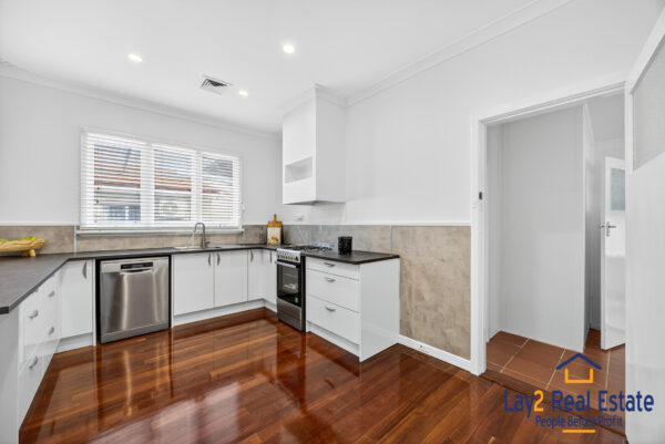 Spacious Family Living in an Exclusive Bayswater Cul-de-Sac Enclave - Image 13