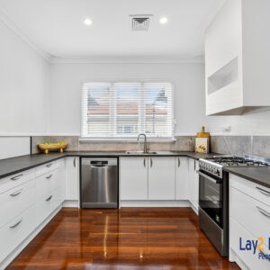 Spacious Family Living in an Exclusive Bayswater Cul-de-Sac Enclave - Image 14