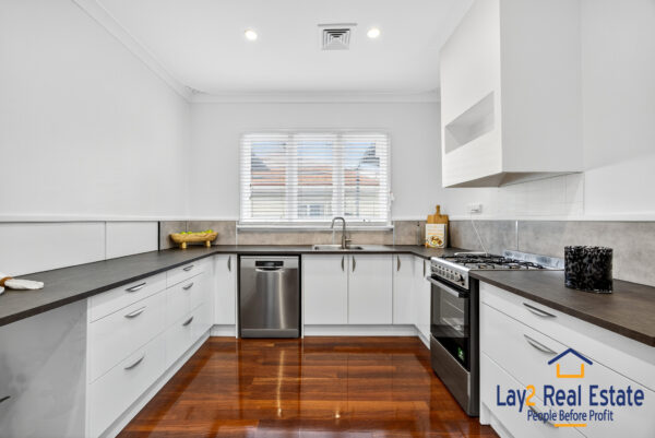 Spacious Family Living in an Exclusive Bayswater Cul-de-Sac Enclave - Image 14