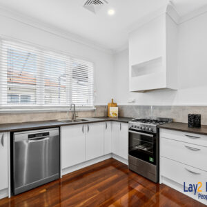 Spacious Family Living in an Exclusive Bayswater Cul-de-Sac Enclave - Image 15