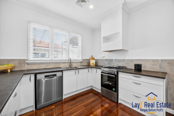Spacious Family Living in an Exclusive Bayswater Cul-de-Sac Enclave - Image 15