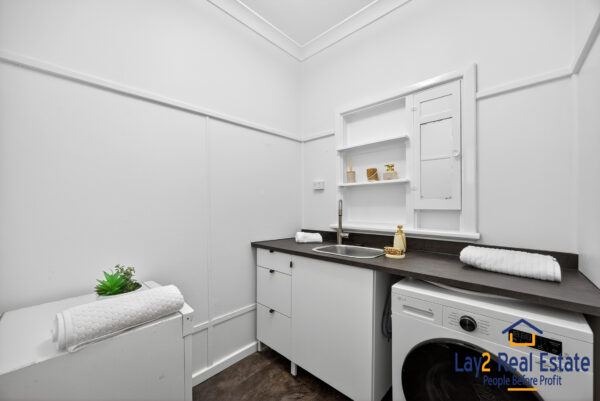 Spacious Family Living in an Exclusive Bayswater Cul-de-Sac Enclave - Image 26