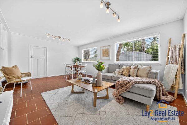 Spacious Family Living in an Exclusive Bayswater Cul-de-Sac Enclave - Image 6