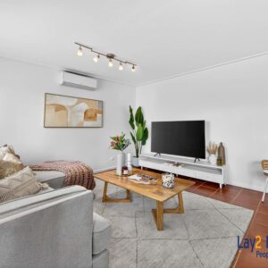 Spacious Family Living in an Exclusive Bayswater Cul-de-Sac Enclave - Image 8