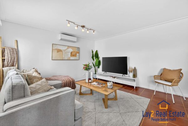 Spacious Family Living in an Exclusive Bayswater Cul-de-Sac Enclave - Image 8