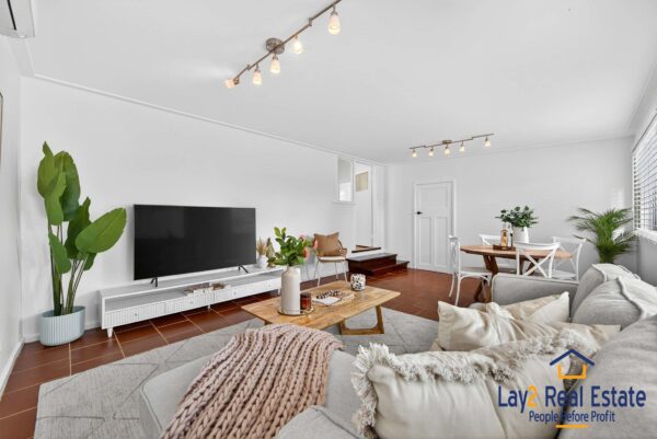 Spacious Family Living in an Exclusive Bayswater Cul-de-Sac Enclave - Image 7