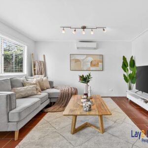 Spacious Family Living in an Exclusive Bayswater Cul-de-Sac Enclave - Image 9