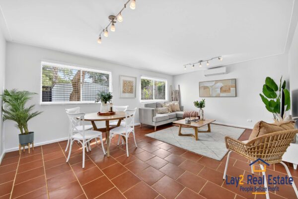 Spacious Family Living in an Exclusive Bayswater Cul-de-Sac Enclave - Image 5