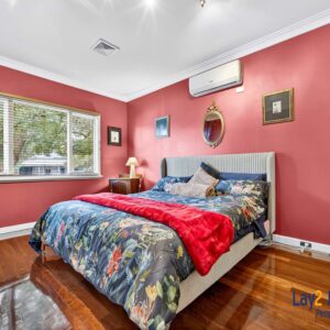 Spacious Family Living in an Exclusive Bayswater Cul-de-Sac Enclave - Image 19