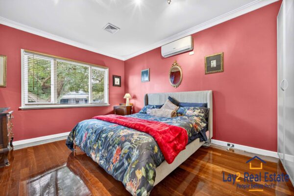 Spacious Family Living in an Exclusive Bayswater Cul-de-Sac Enclave - Image 19