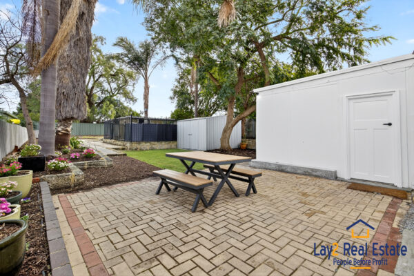 Spacious Family Living in an Exclusive Bayswater Cul-de-Sac Enclave - Image 27
