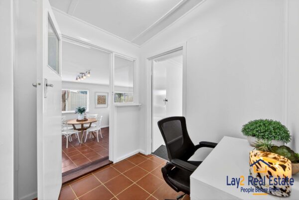 Spacious Family Living in an Exclusive Bayswater Cul-de-Sac Enclave - Image 25