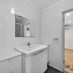 Three Bed Villa with Two Car Bays. Walk to Maylands Cafes and Train Station! - Image 9