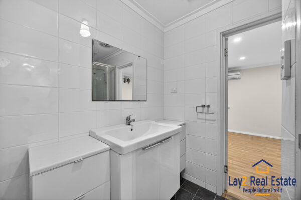 Three Bed Villa with Two Car Bays. Walk to Maylands Cafes and Train Station! - Image 9