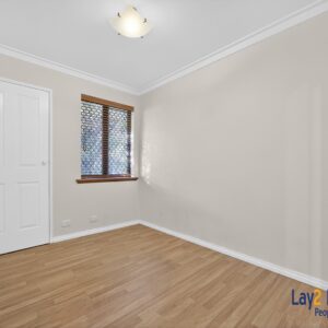 Three Bed Villa with Two Car Bays. Walk to Maylands Cafes and Train Station! - Image 12