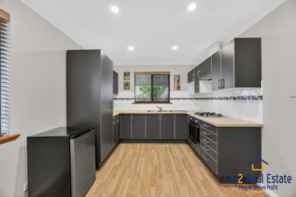 Three Bed Villa with Two Car Bays. Walk to Maylands Cafes and Train Station! - Image 6