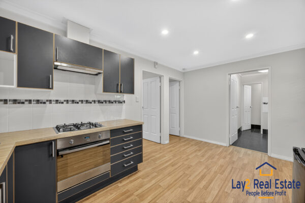 Three Bed Villa with Two Car Bays. Walk to Maylands Cafes and Train Station! - Image 5
