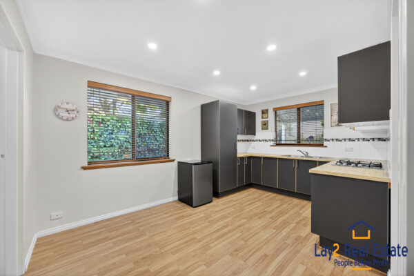 Three Bed Villa with Two Car Bays. Walk to Maylands Cafes and Train Station! - Image 7