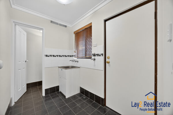 Three Bed Villa with Two Car Bays. Walk to Maylands Cafes and Train Station! - Image 13