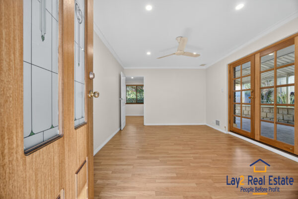 Three Bed Villa with Two Car Bays. Walk to Maylands Cafes and Train Station! - Image 2