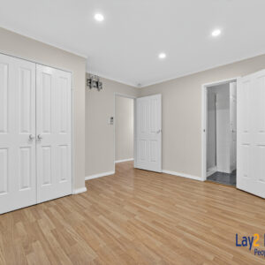 Three Bed Villa with Two Car Bays. Walk to Maylands Cafes and Train Station! - Image 8