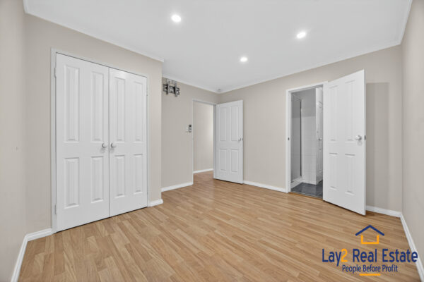 Three Bed Villa with Two Car Bays. Walk to Maylands Cafes and Train Station! - Image 8