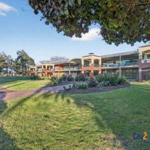 Three Bed Villa with Two Car Bays. Walk to Maylands Cafes and Train Station! - Image 24