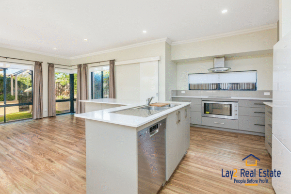 Walk to Beckenham Train Station - 3x2x2 Home For Sale - Image 5