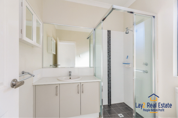 Walk to Beckenham Train Station - 3x2x2 Home For Sale - Image 15