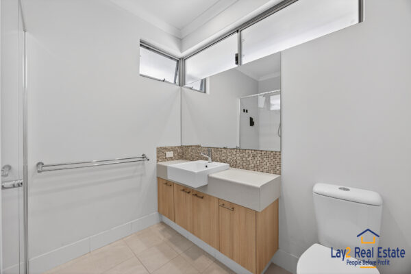 Be Impressed From The Moment You Enter.  2/8A Roberts Street, Bayswater WA - Image 18