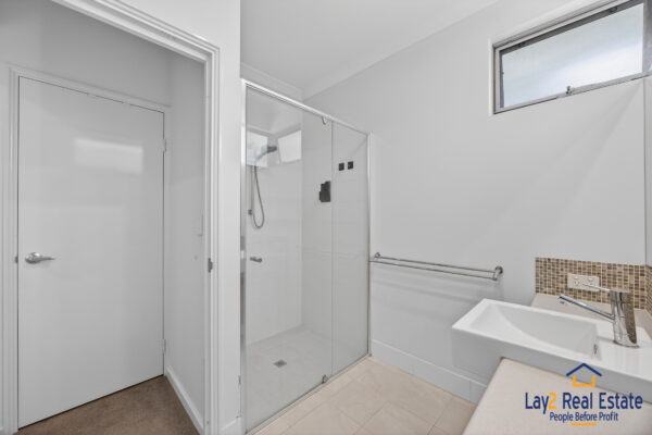 Be Impressed From The Moment You Enter.  2/8A Roberts Street, Bayswater WA - Image 19