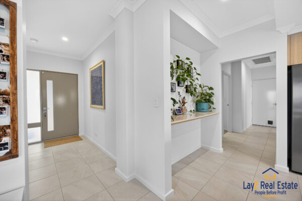 Be Impressed From The Moment You Enter.  2/8A Roberts Street, Bayswater WA - Image 2