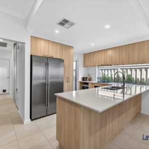 Be Impressed From The Moment You Enter.  2/8A Roberts Street, Bayswater WA - Image 7