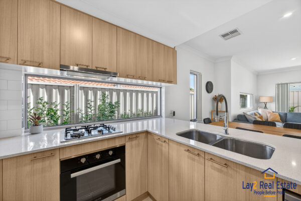 Be Impressed From The Moment You Enter.  2/8A Roberts Street, Bayswater WA - Image 4