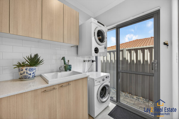 Be Impressed From The Moment You Enter.  2/8A Roberts Street, Bayswater WA - Image 9
