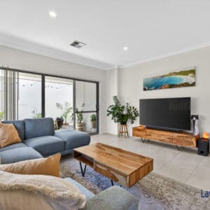 Be Impressed From The Moment You Enter.  2/8A Roberts Street, Bayswater WA - Image 12
