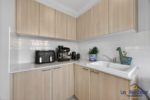 Be Impressed From The Moment You Enter.  2/8A Roberts Street, Bayswater WA - Image 8