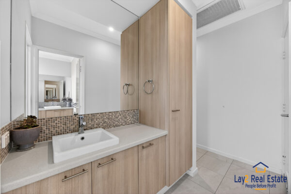 Be Impressed From The Moment You Enter.  2/8A Roberts Street, Bayswater WA - Image 23