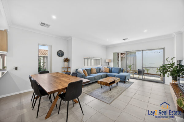 Be Impressed From The Moment You Enter.  2/8A Roberts Street, Bayswater WA - Image 10