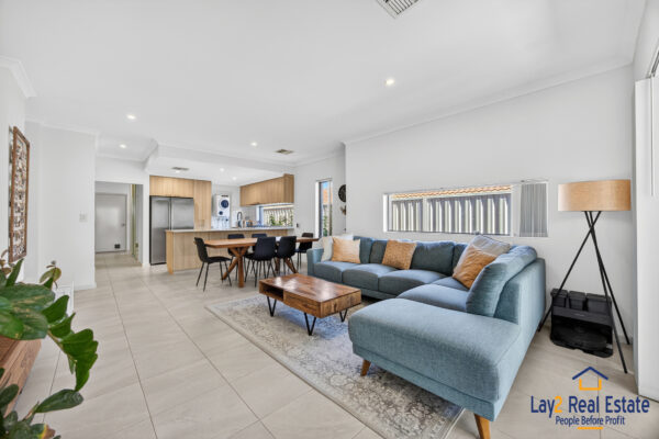 Be Impressed From The Moment You Enter.  2/8A Roberts Street, Bayswater WA - Image 11