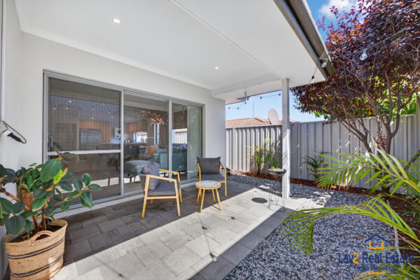 Be Impressed From The Moment You Enter.  2/8A Roberts Street, Bayswater WA - Image 14