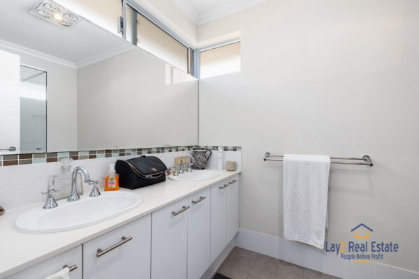 Convenient 3 Bed / 2 Bath Home. 3/28 Lawrence Street, Bayswater WA 6053 - Image 9