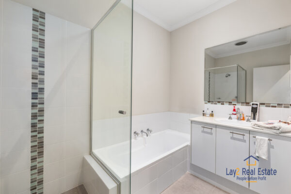 Convenient 3 Bed / 2 Bath Home. 3/28 Lawrence Street, Bayswater WA 6053 - Image 12