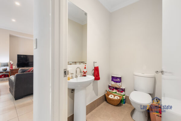 Convenient 3 Bed / 2 Bath Home. 3/28 Lawrence Street, Bayswater WA 6053 - Image 13