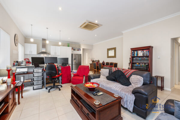 Convenient 3 Bed / 2 Bath Home. 3/28 Lawrence Street, Bayswater WA 6053 - Image 4