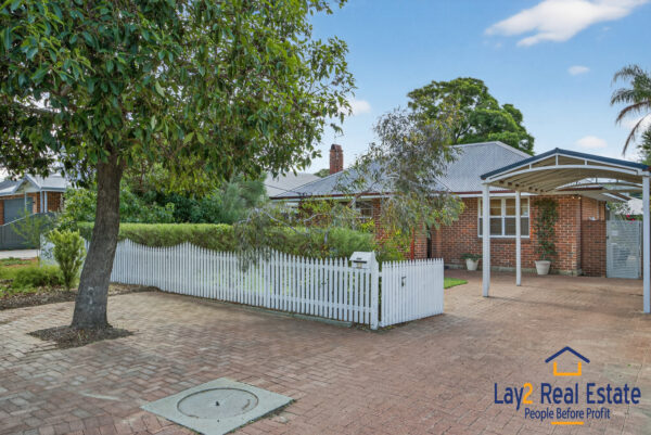 Two Bed / Two Bath plus Studio! Bayswater Character, Charm & Prime Location! - Image 2