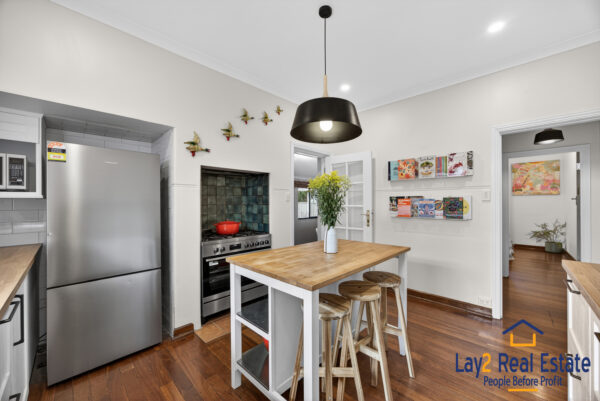Two Bed / Two Bath plus Studio! Bayswater Character, Charm & Prime Location! - Image 10
