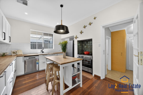 Two Bed / Two Bath plus Studio! Bayswater Character, Charm & Prime Location! - Image 9